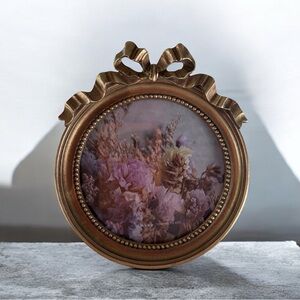 Elegant Gold  Frame bow on top round for 4”x4” photo